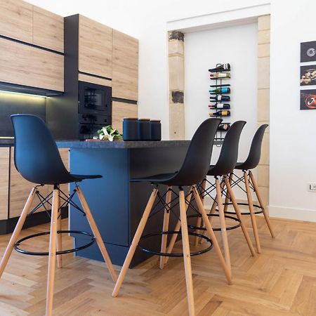 Residenza Dumah - Elegante Dimora In Centro Apartment Сиракуза Екстериор снимка