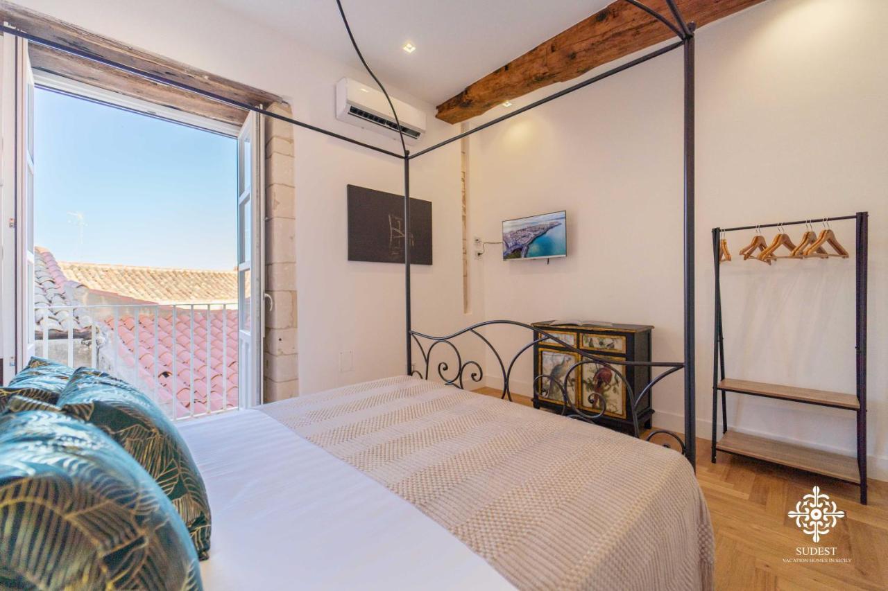 Residenza Dumah - Elegante Dimora In Centro Apartment Сиракуза Екстериор снимка