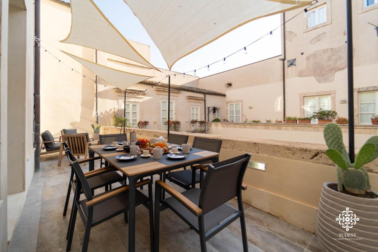 Residenza Dumah - Elegante Dimora In Centro Apartment Сиракуза Екстериор снимка