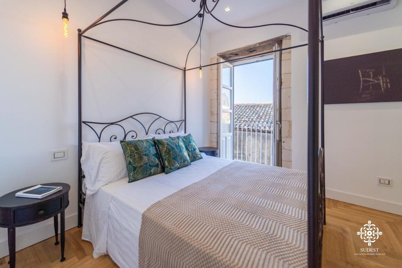 Residenza Dumah - Elegante Dimora In Centro Apartment Сиракуза Екстериор снимка