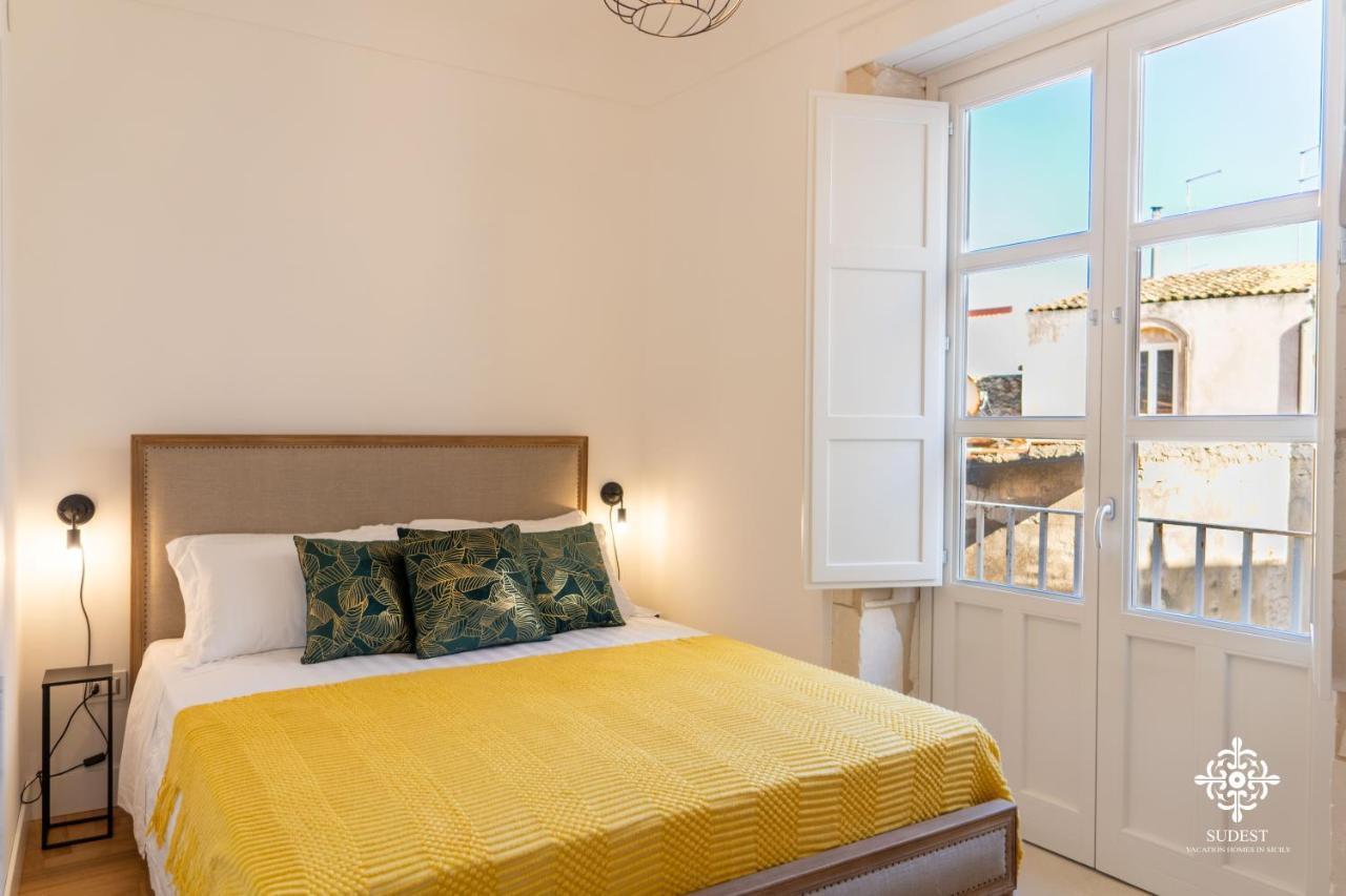 Residenza Dumah - Elegante Dimora In Centro Apartment Сиракуза Екстериор снимка