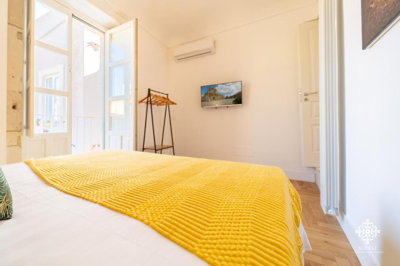 Residenza Dumah - Elegante Dimora In Centro Apartment Сиракуза Екстериор снимка
