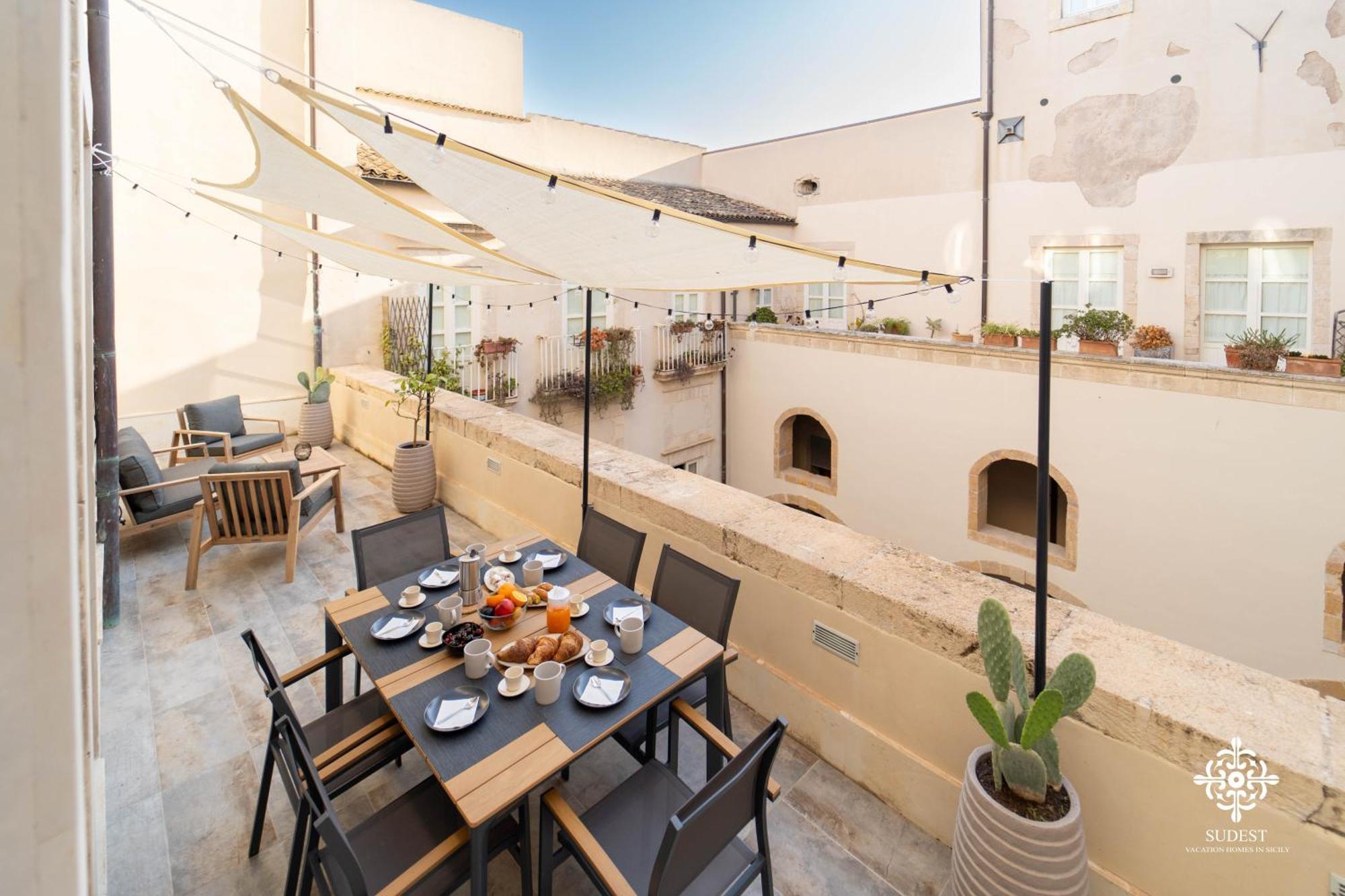 Residenza Dumah - Elegante Dimora In Centro Apartment Сиракуза Екстериор снимка